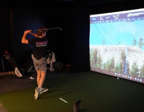 Landen Fogle22 practices on the virtual golf range in the simulator. 